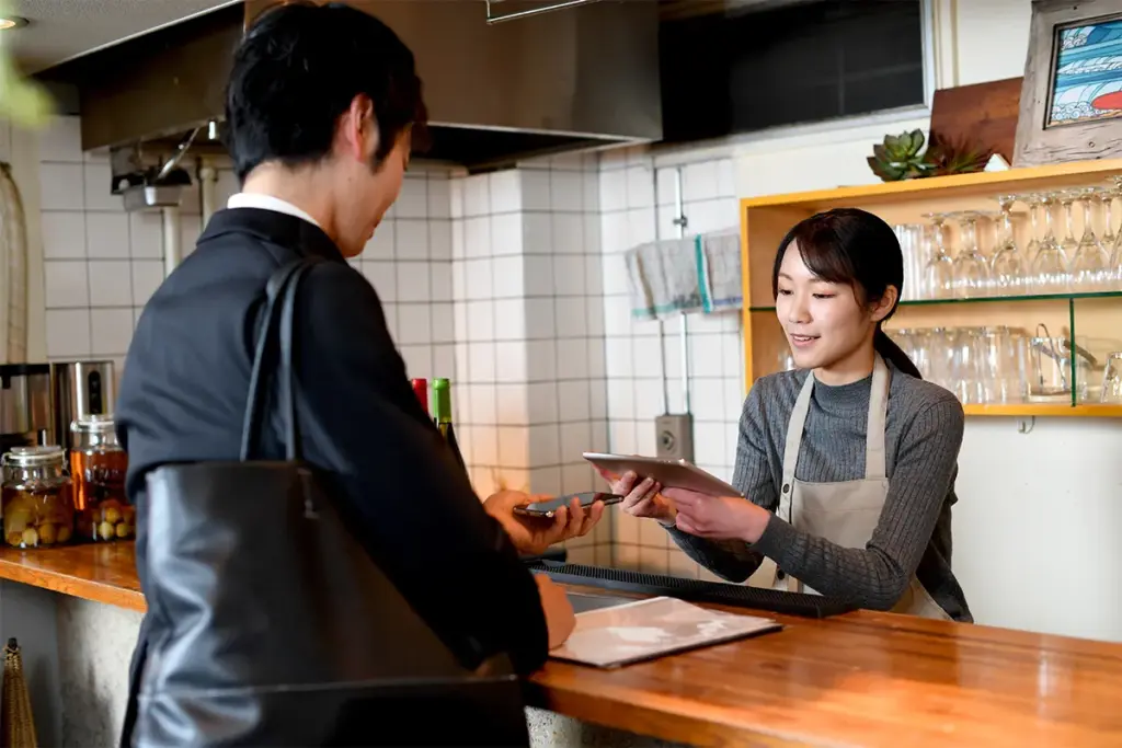 実際の導入事例:カフェ店主の体験談